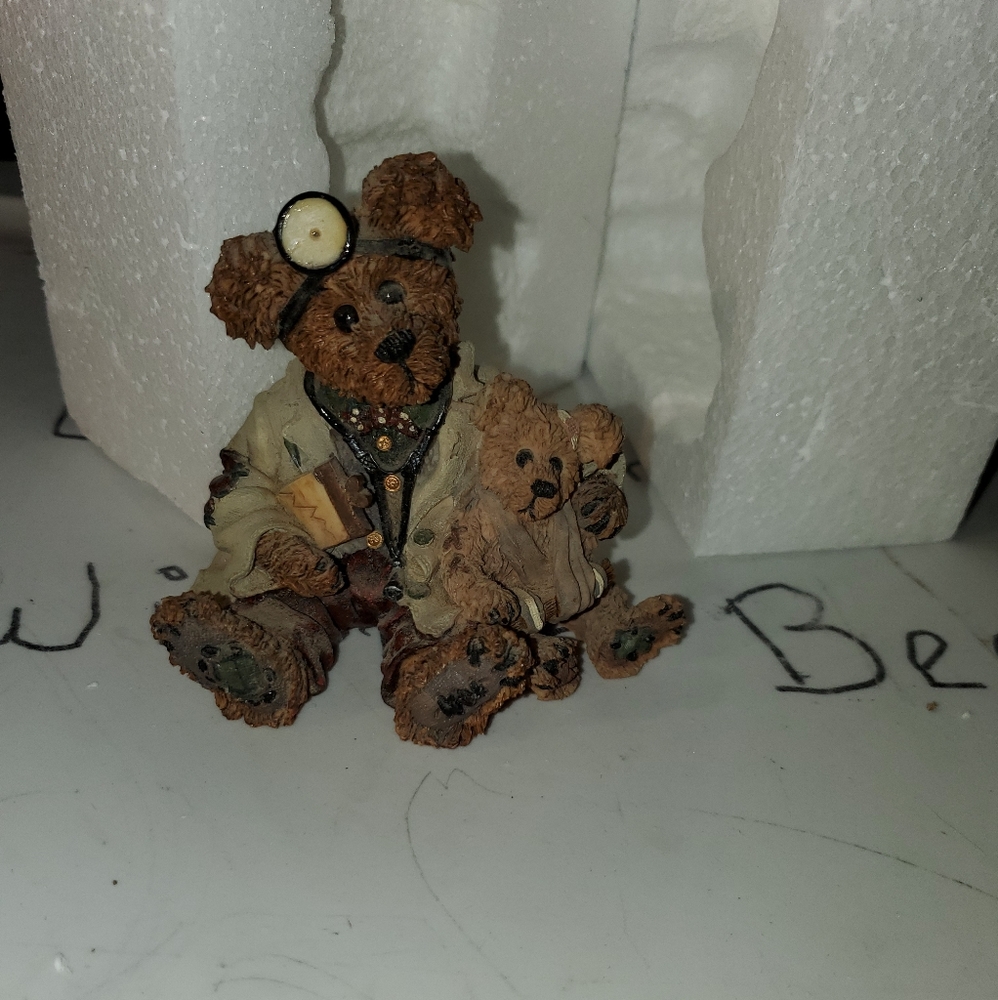 Boyd's bears figurine